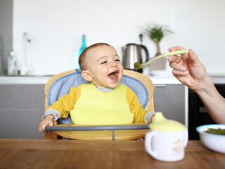 Вашият 24-часов график-ръководство за хранене на бебе 