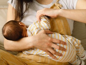 Проблеми с кърменето? Практически съвети